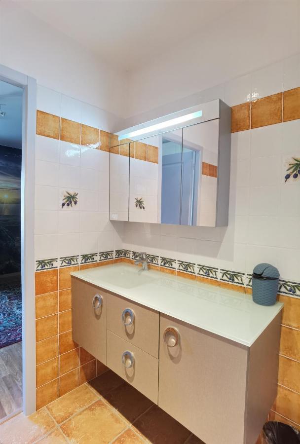 Le Clos Des Consuls Tarascona Esterno foto