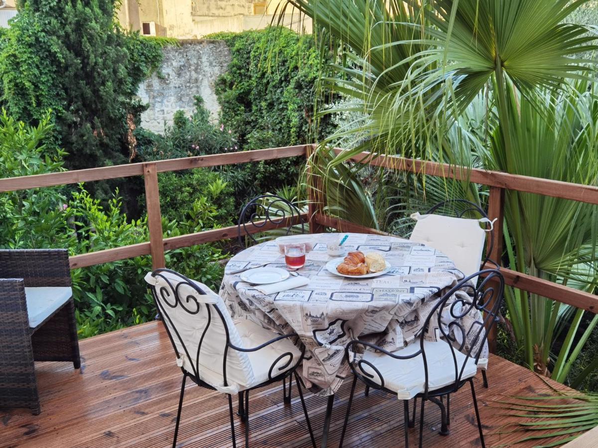 Le Clos Des Consuls Tarascona Esterno foto